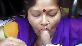 Desi aunty giving blowjob and deepthroat drank cum 