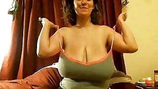 Amateur posing her gigantic tits in the webcam 