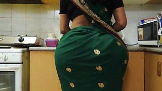 Indian Bhabhi',s HUGE ass 